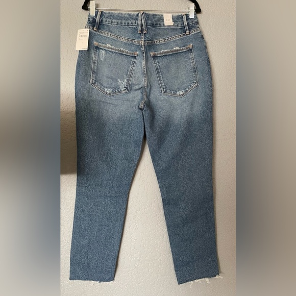 NWT Good American The Weekender High Rise Loose Fit Raw Hem Distressed Blue - Picture 8 of 8